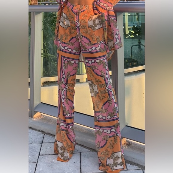 NWT Pretty Little Thing Pink Scarf Print Beach Flared Pants - Picture 1 of 6